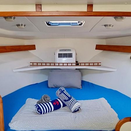 Cozy Private Two Rooms Yacht In Barcelona With Free Parking Sant Adrià de Besòs Eksteriør billede