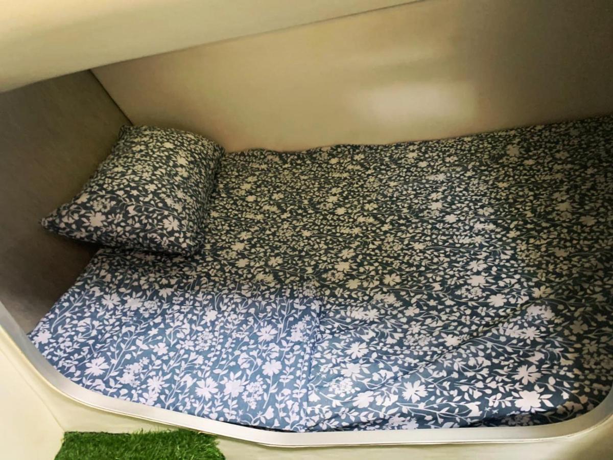 Cozy Private Two Rooms Yacht In Barcelona With Free Parking Sant Adrià de Besòs Eksteriør billede