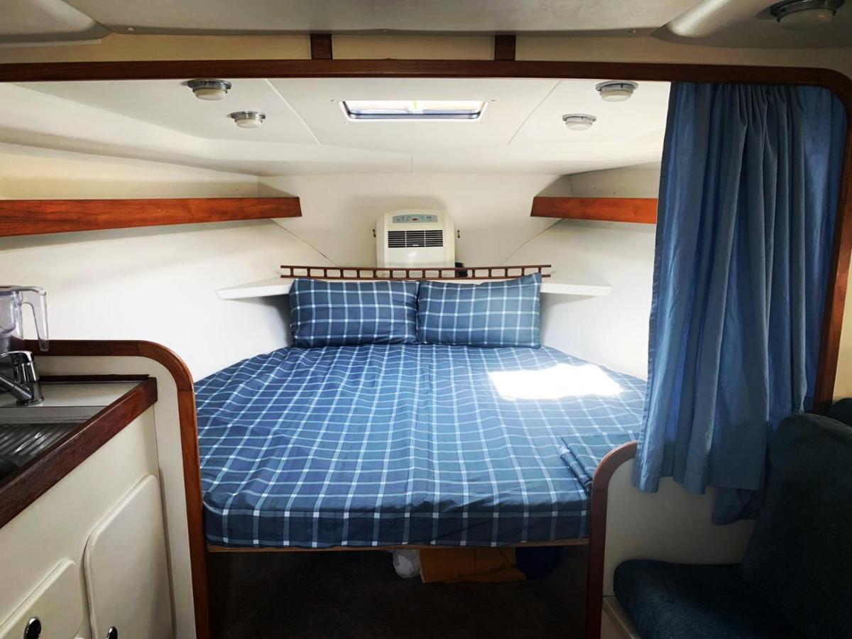 Cozy Private Two Rooms Yacht In Barcelona With Free Parking Sant Adrià de Besòs Eksteriør billede