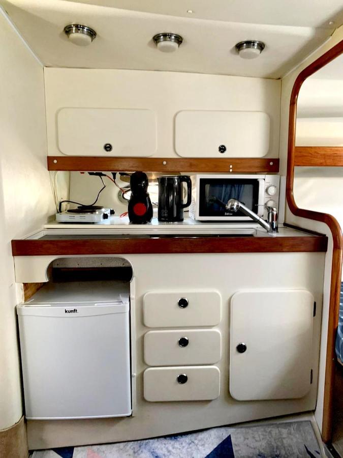Cozy Private Two Rooms Yacht In Barcelona With Free Parking Sant Adrià de Besòs Eksteriør billede