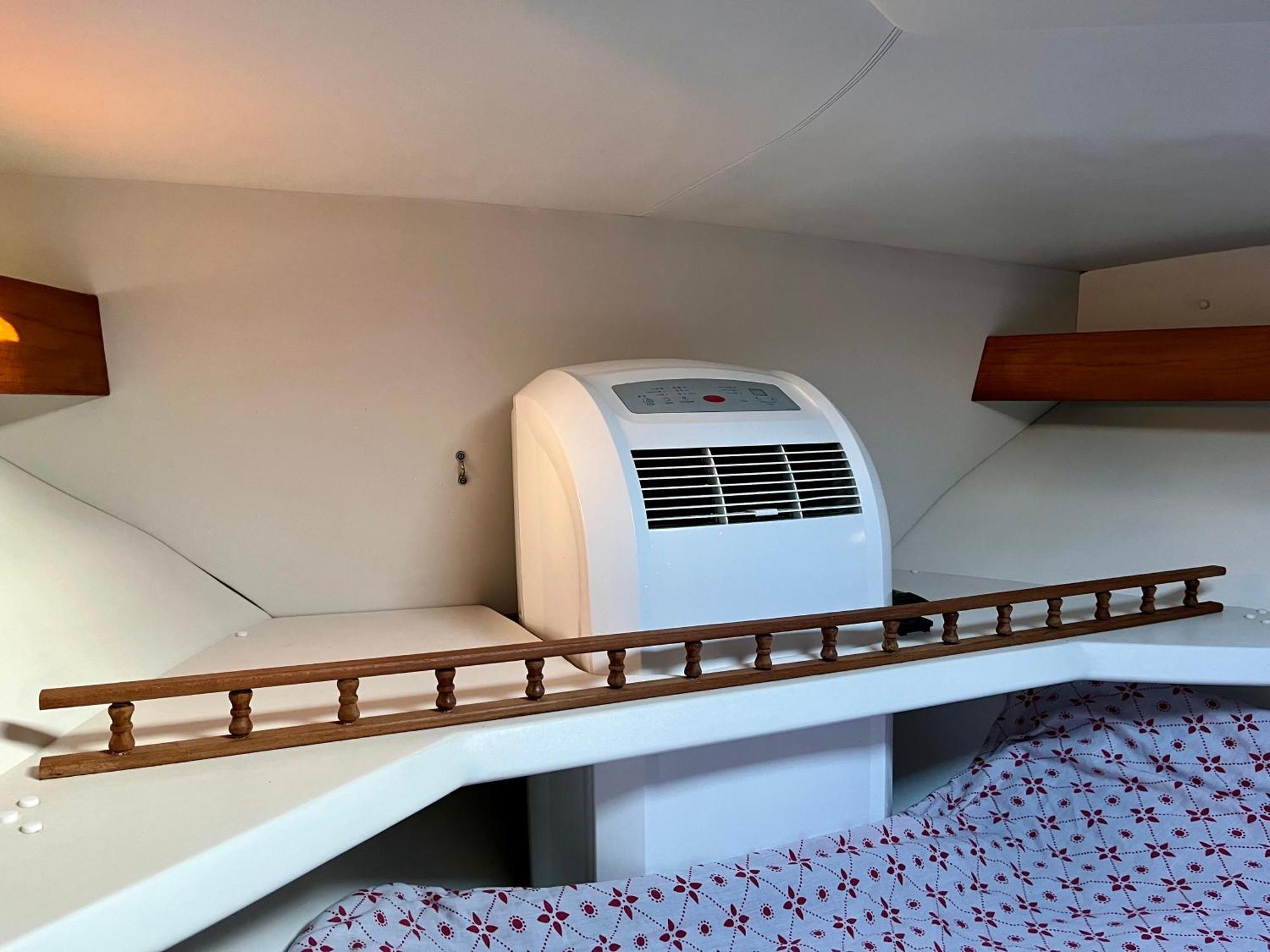 Cozy Private Two Rooms Yacht In Barcelona With Free Parking Sant Adrià de Besòs Eksteriør billede